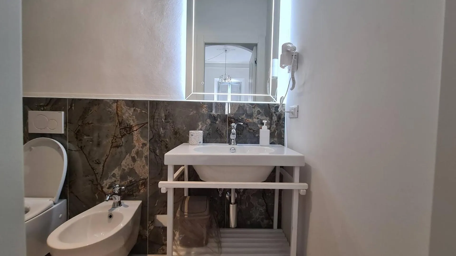 Апартаменты Allegra Viareggio Suite With Jacuzzi
