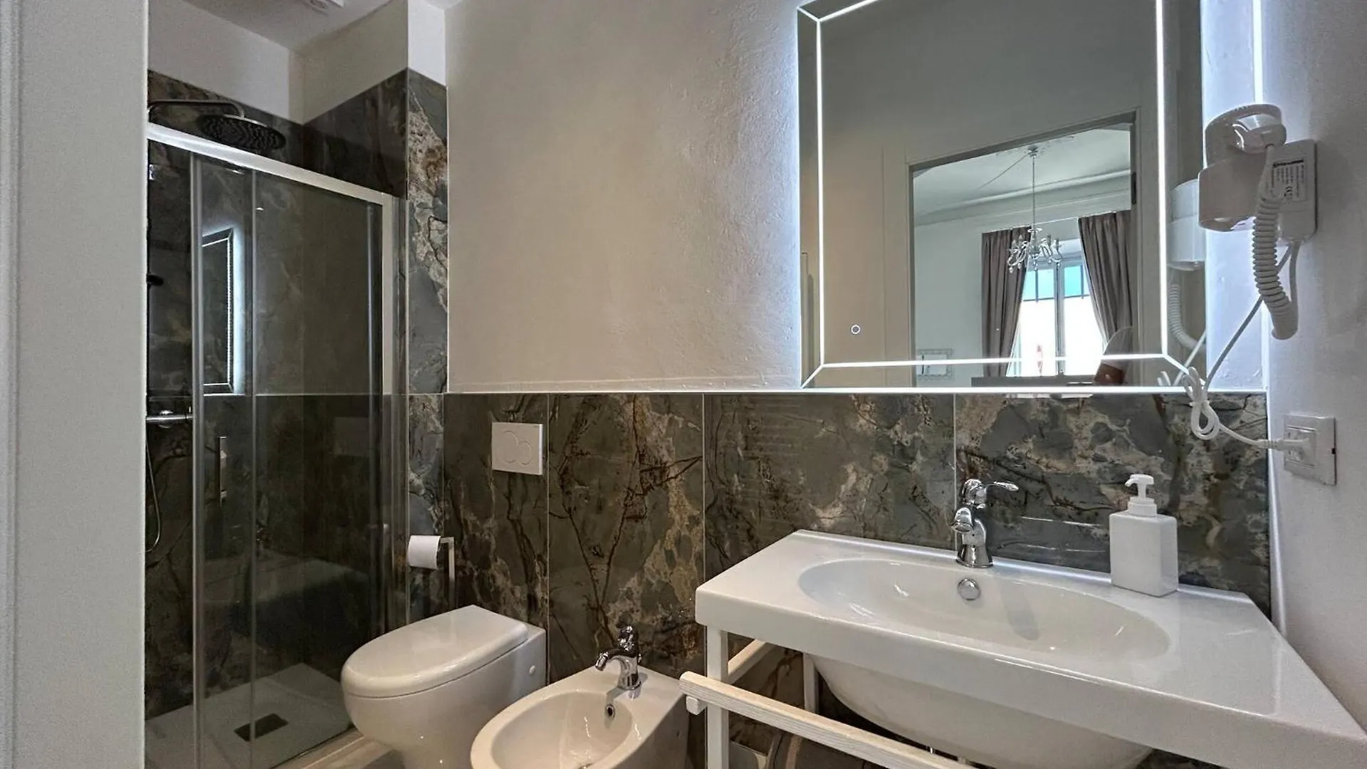 Апартаменты Allegra Viareggio Suite With Jacuzzi