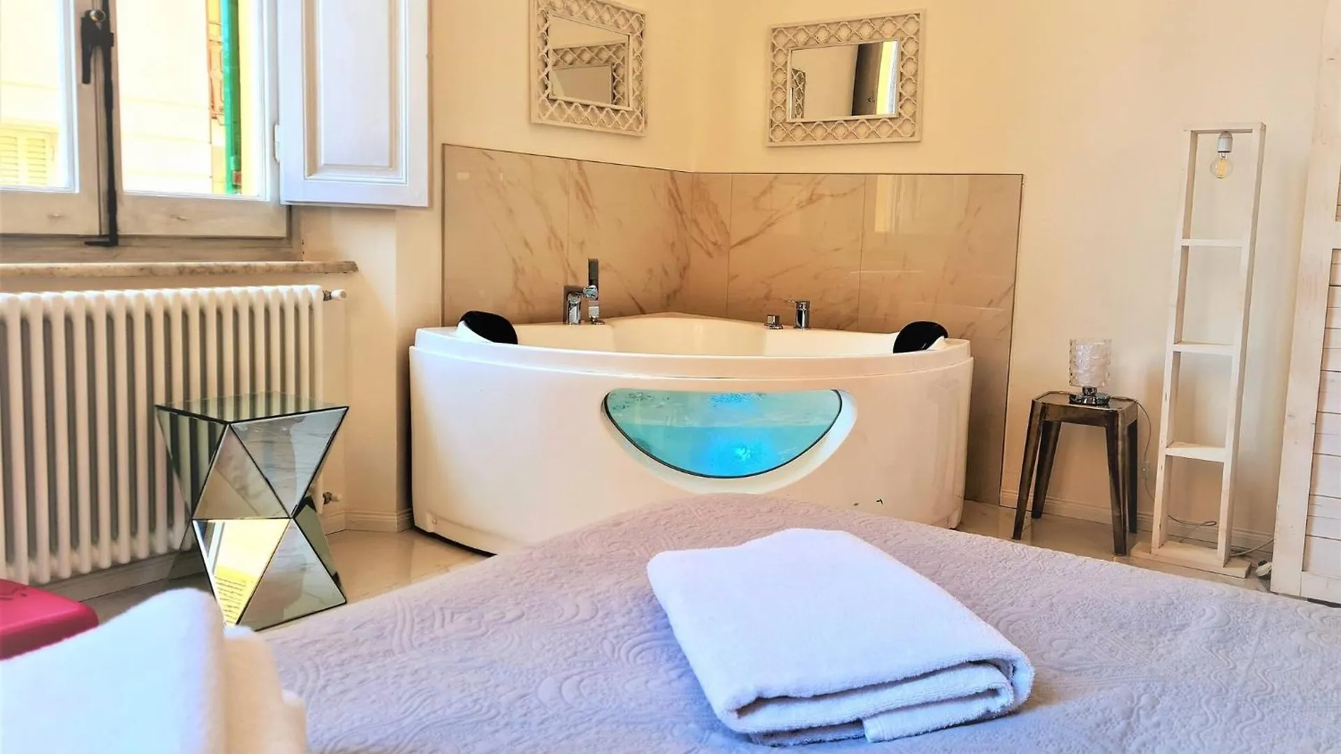 Апартаменты Allegra Viareggio Suite With Jacuzzi Италия